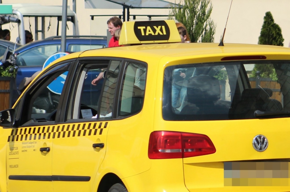 A drágább taxi miatt csak ideiglenesen morzsolódnak le az utasok