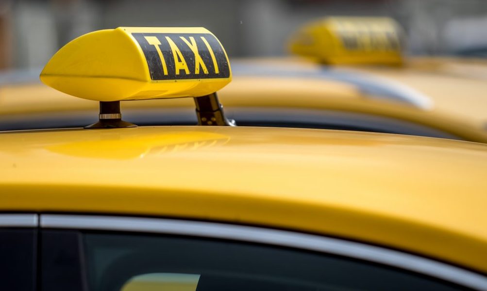 Nyolcezer eurós támogatás a taxisoknak új autó vásárlására