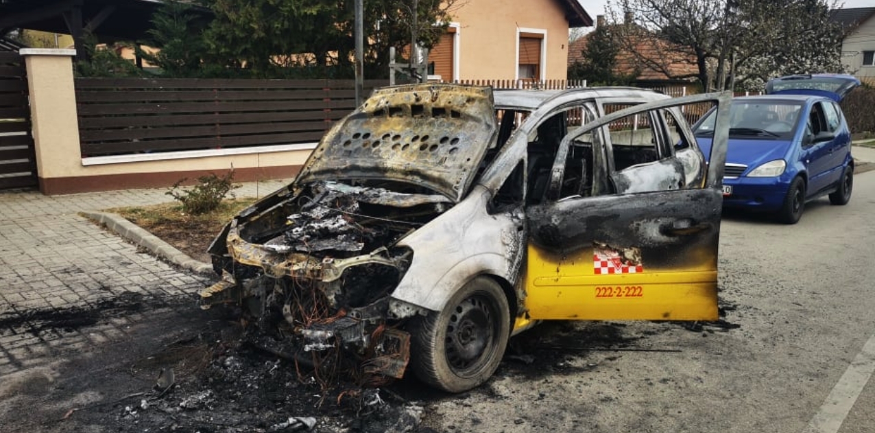Kiégett egy taxi Érden