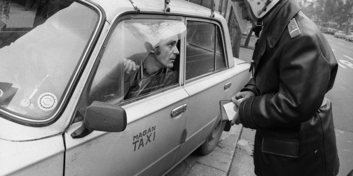 Negyven éve jelentek meg a maszek taxik Budapest utcáin